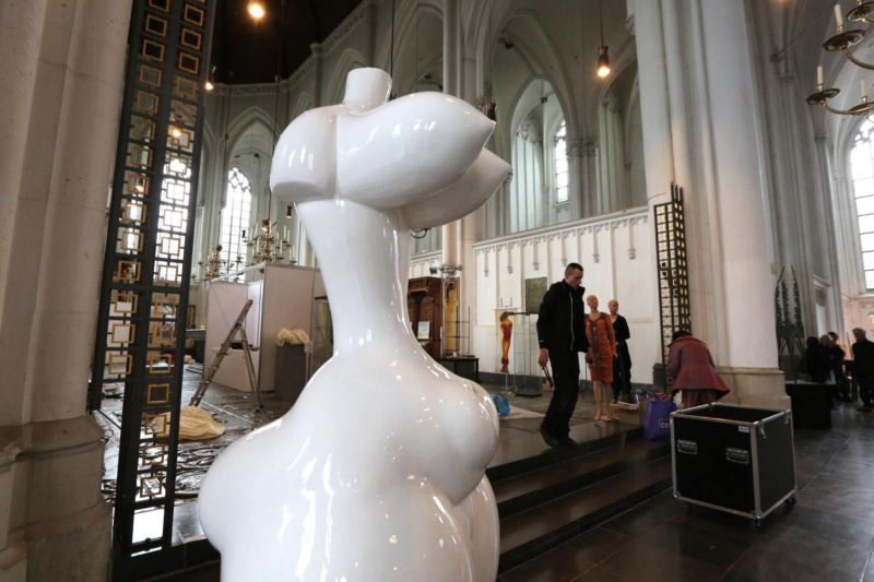 \"In de St. Stevenskerk wordt momenteel de Kunstraffinaderij XL De madonna with the big boobies. Nijmegen, 4-4-2013 . dgfoto.\"