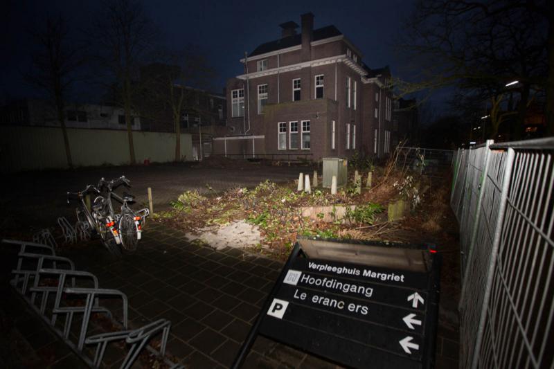 \"Verpleeghuis Margriet, voor het eerst in 125 jaar helemaal donker. Nijmegen, 9-4-2013 . dgfoto.\"