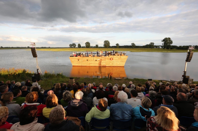 Batenburg, Locatie aan de Oude Maas, Voorstelling Ruinetheater Batenburg, 29-6-2013 . dgfoto.