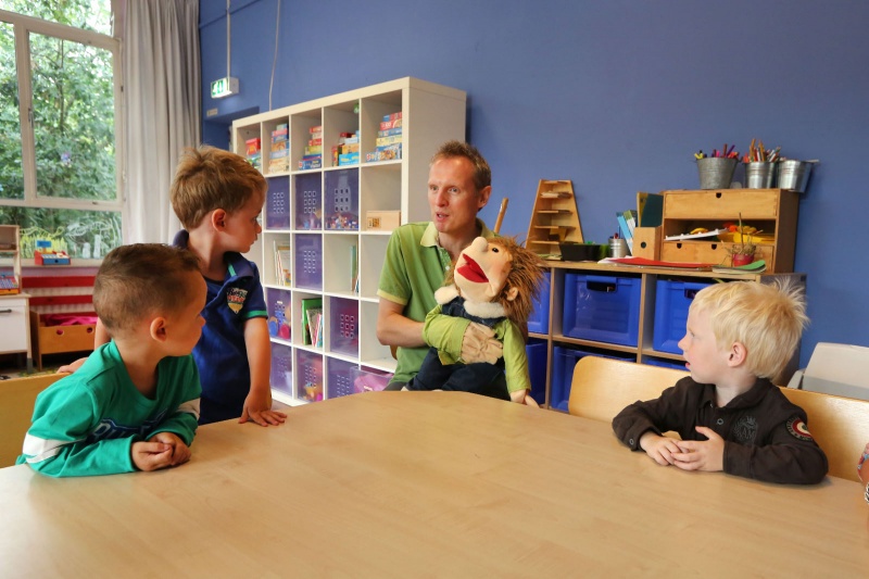 Start schooljaar peutergroep Bloem met engelse les. Florence Nightingaleschool. Nijmegen, 12-8-2013 . dgfoto.