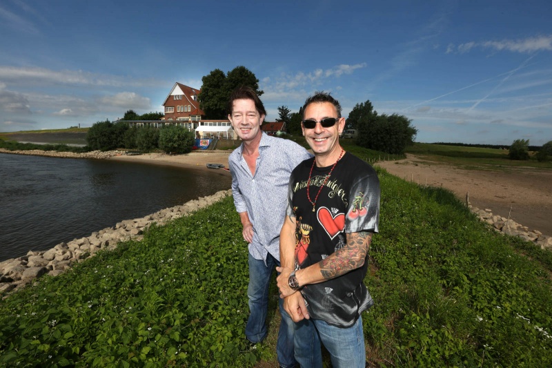 Freek Hendriks(r) is organisator van BeachLent en WoodSprock.Bemmel, 29-7-2013 . dgfoto.