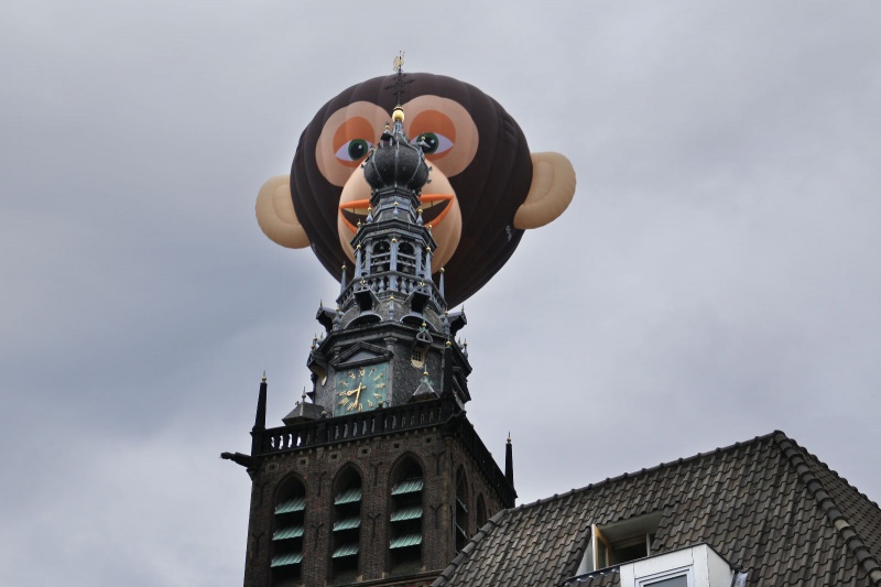 Luchtballon bij Stevenskerk. Nijmegen, 18-8-2013 . dgfoto.