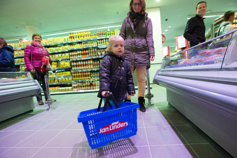 Opening nieuwe Jan Linders supermarkt in Nijmegen noord. Lent. Nijmegen, 7-11-2013 . dgfoto.