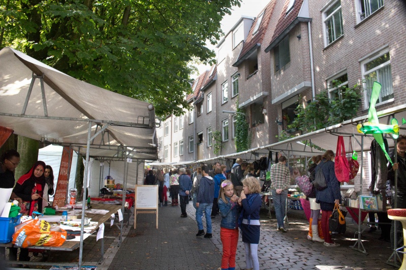 Rommelmarkt benedebstad vleeshiuwestraat, . Nijmegen, 15-09-2013 . dgfoto.