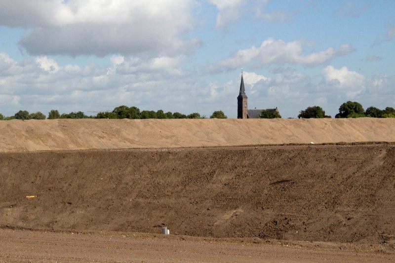 Dijkomlegging krijgt zichtbare vorm in Lent. Nijmegen, 16-9-2013 . dgfoto.