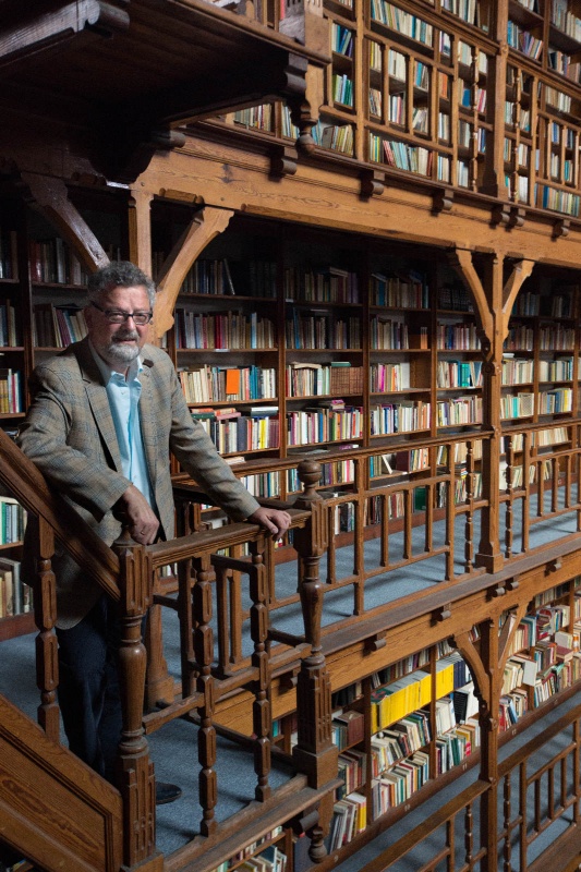 Arjen Speekenbrink, mastercoordinator masteropleiding leraar Nederlands in Bibliotheek Berg en Dalseweg. Nijmegen, 19-9-2013 . dgfoto.