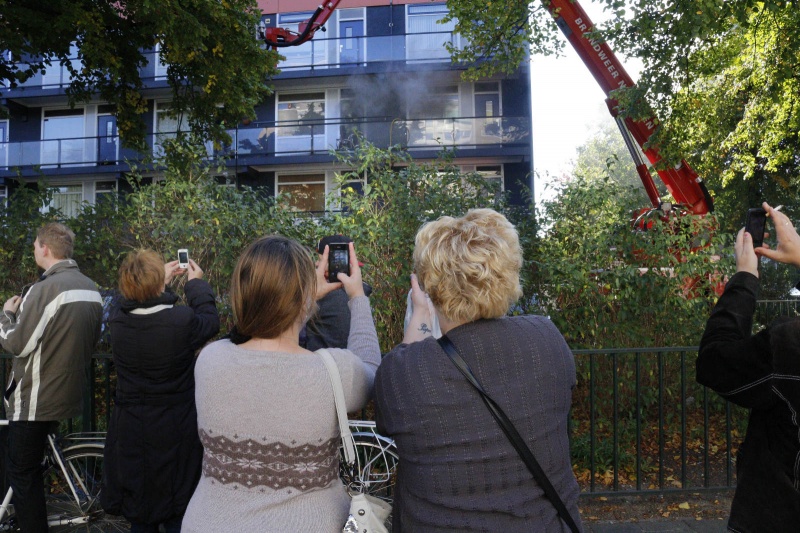 Brand gallerijflat Balladestraat, brandje. Nijmegen, 30-9-2013 . dgfoto.