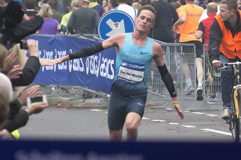 Zevenheuvelenloop met oa Jesper van der Wielen, Eerste Nederlander . Nijmegen, 17-11-2013 . dgfoto.