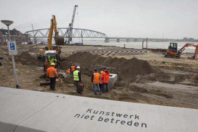 Problemen bij herstel westelijke damwand kade Nijmegen. Nijmegen, 18-11-2013 . dgfoto.