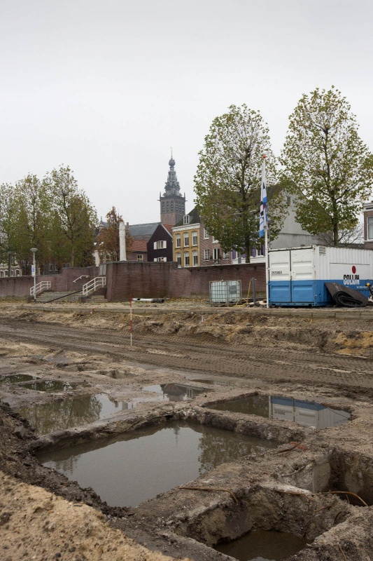 Problemen bij herstel westelijke damwand kade Nijmegen. Nijmegen, 18-11-2013 . dgfoto.