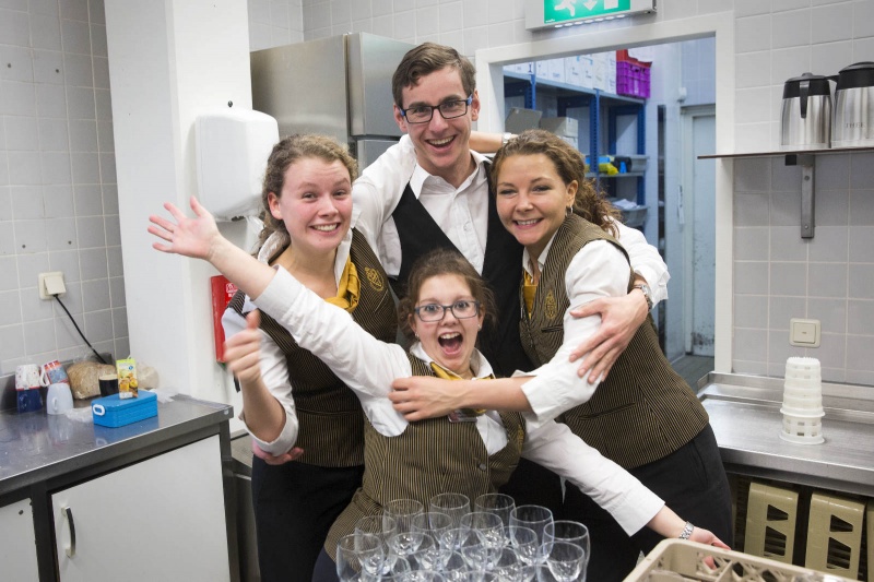 Promotie Denise Hermans, Aula RUN. Nijmegen, 19-11-2013 . dgfoto.met Kelly en personeel Aula, bediening