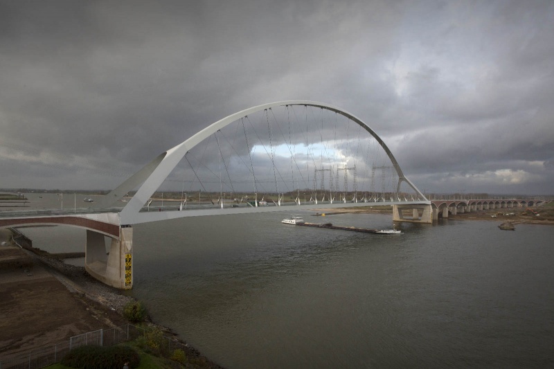 Nieuwe brug, de Oversteek. Nijmegen, 28-11-2013 . dgfoto.