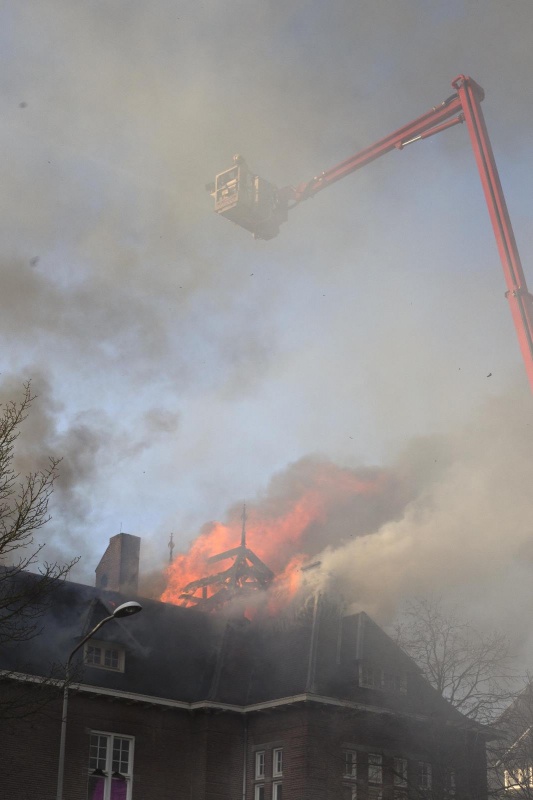 Brand voormalig klooster Groesbeekseweg-Heijendaalseweg. Nijmegen, 1-1-2014 . dgfoto.
