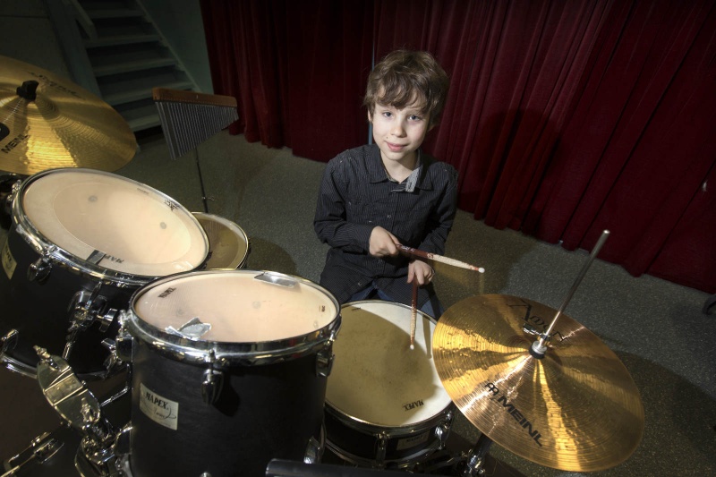 De 11-jarige Jimi Hendriks is tijdens een landelijk concours in de prijzen gevallenals drummer, Bemmel, 3-2-2014 . dgfoto.