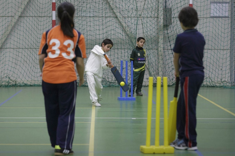 Quick 1888 begint met crickettraining voor de jeugd. Sasa Br?ning is de trainster . Nijmegen, 5-2-2014 . dgfoto.