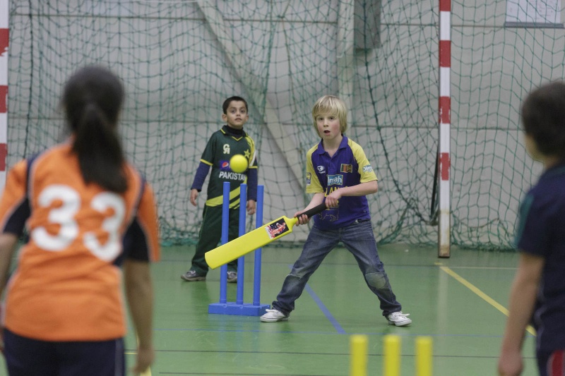 Quick 1888 begint met crickettraining voor de jeugd. Sasa Br?ning is de trainster . Nijmegen, 5-2-2014 . dgfoto.