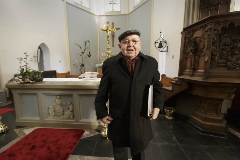 Wim van Daal (84) als 75 jaar bij koor waarvan 34 als dirigent, St Johannes de DoperkerkGasselt. 23-2-2014