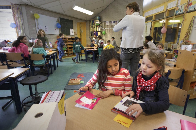 Klas in montessori school. typisch montesori onderwijs. 
. Nijmegen, 27-2-2014 . dgfoto.