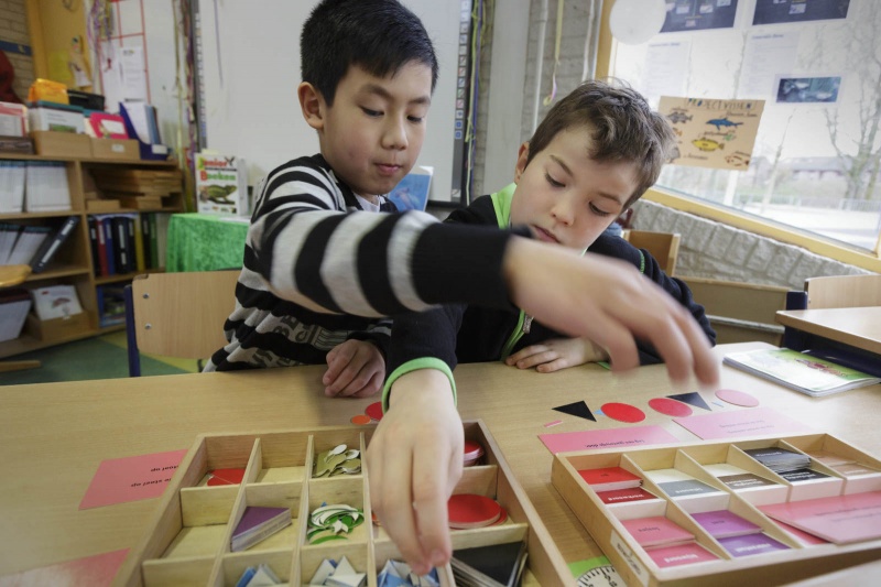 Klas in montessori school. typisch montesori onderwijs. 
. Nijmegen, 27-2-2014 . dgfoto.