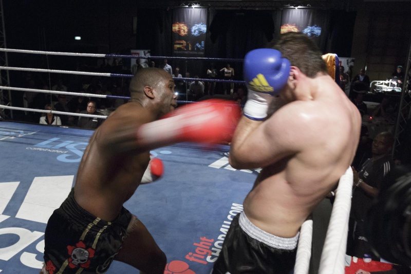 Kickboks toernooi, gala. Boy boy Martin tegen Sikking, Elst, 21-4-2014 . dgfoto.