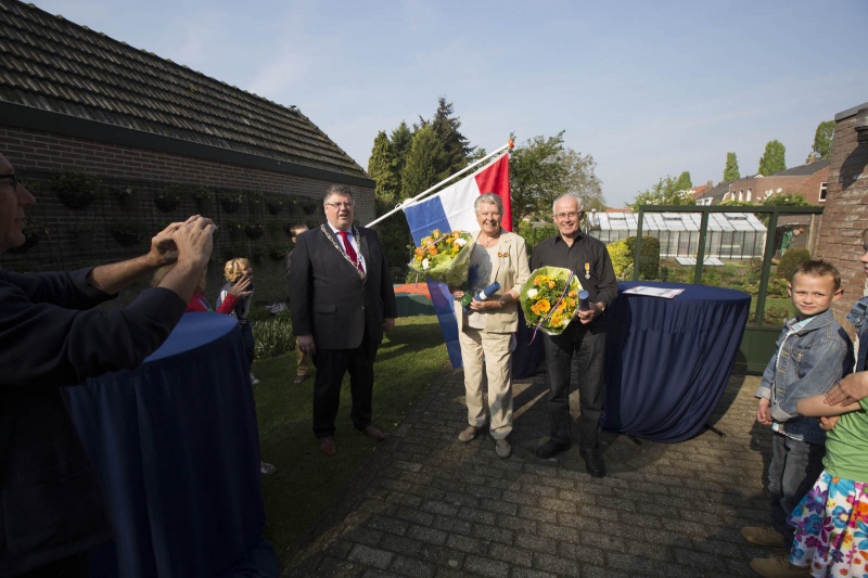 Lintjesregen door burgemeester Bruls bij o.a echtpaar Arts Hermsen. Nijmegen, 25-4-2014 . dgfoto. KO