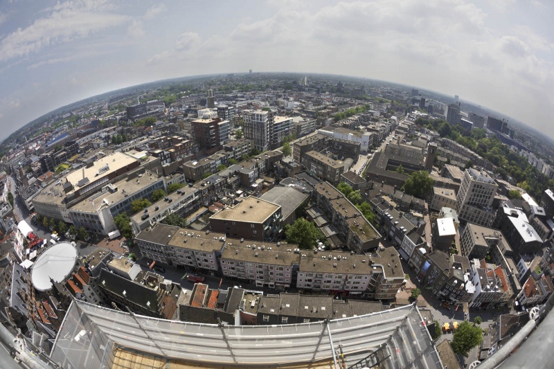 Steigers rond de stevenskerktoren. Uitzichten en Ben van Hees die de haan lostakelt. Nijmegen, 10-7-2014 . dgfoto.