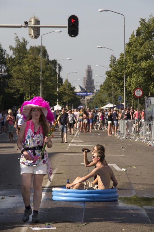 Intocht Vierdaagse Annastraat met Jaqueline, Simone, Claus. Nijmegen, 18-7-2014 . dgfoto.