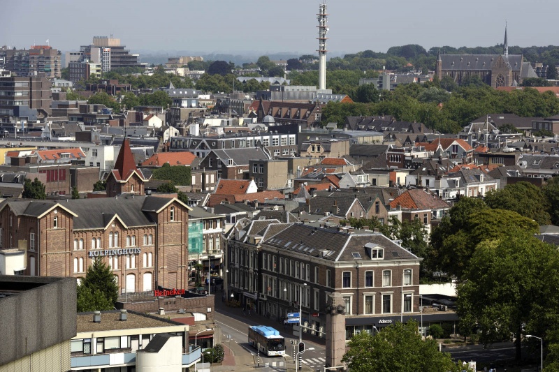 Tuin op dak nieuwe Doornroosje en vanaf het dak met zonnepanelen enzo. Nijmegen, 31-7-2014 . dgfoto.