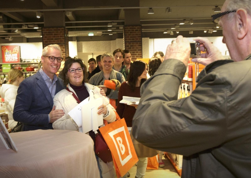 Heropening Blokker met balonnen, van Hees en kok Rudolph. Nijmegen, 6-11-2014 . dgfoto.