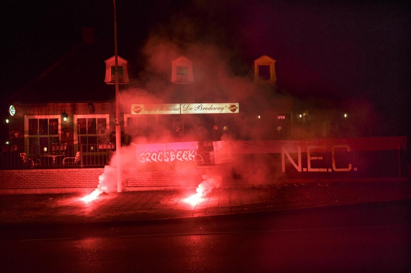 NEC speelt tegen De Treffers. Supporters kijken in caf? De Bredeweg . Groesbeek, 30-10-2014 . dgfoto.