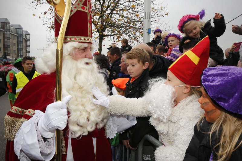 Sinterklaas is weer in de stad.. En de burgemeester. Nijmegen, 15-11-2014 . dgfoto.