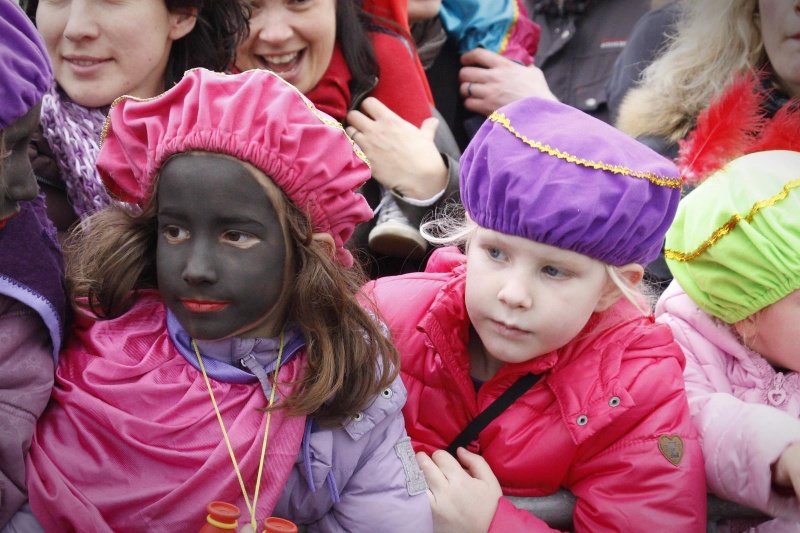 Sinterklaas is weer in de stad.. En de burgemeester. Nijmegen, 15-11-2014 . dgfoto.1 witte en 1 zwarte Piet