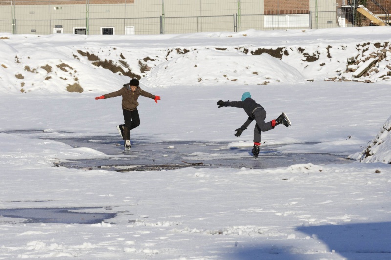 Er kan weer geschaatst worden! Schaatsen op Parc Margriet. Nijmegen, 28-12-2014 . dgfoto.