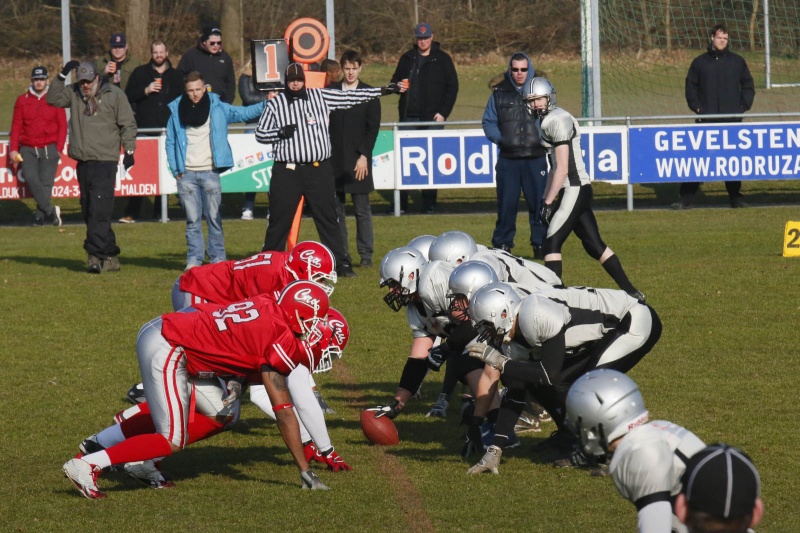 american football: Nijmegen Pirates - Crusaders en trainer. Nijmegen, 15-2-2015 . dgfoto.