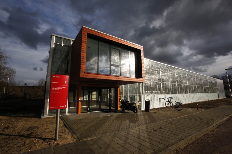 Het nieuwe kassencomplex van de Radboud universiteit met Led kweeklampen, wilde paprika's genenbank en nog veel meer... Nijmegen, 2-3-2015 . dgfoto.