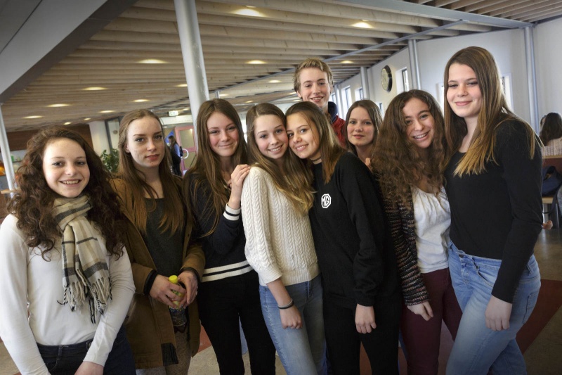 leerlingen en scholieren in of bij  het Karel de Grote College.. Nijmegen, 12-3-2015 . dgfoto.