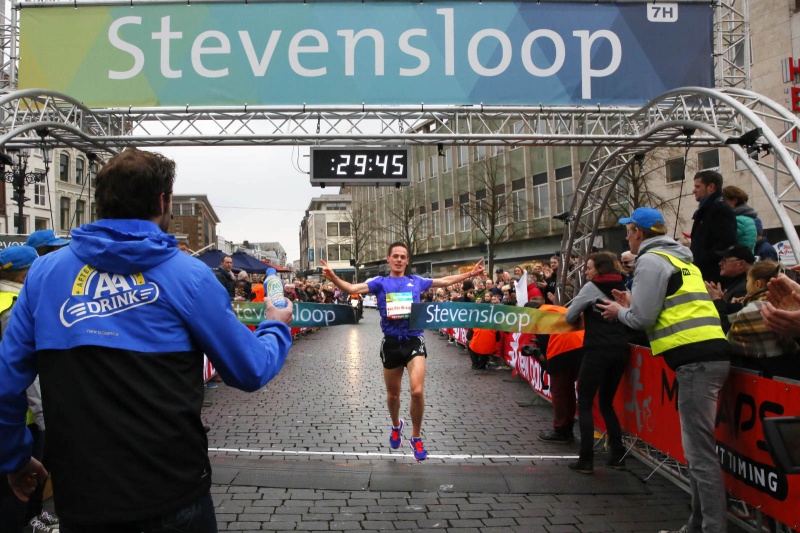 Stevensloop met Jesper vd Wielen als winnaar op de 10 km en muziem en de Voerweg. Nijmegen, 15-3-2015 . dgfoto.