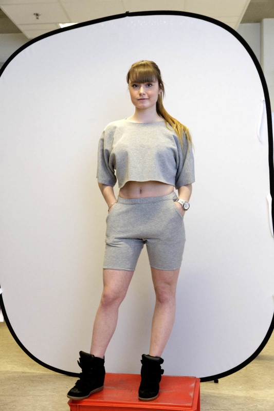 De jaarlijkse Fashion Show van de opleiding Handel Mode van het ROC Nijmegen staat weer op het programma. De leerlingen die een creatie hebben ontworpen, kunnen aanstaande donderdag 9 april de laatste hand leggen in de les. Nijmegen, 9-4-2015 . dgfoto. De jaarlijkse Fashion Show van de opleiding Handel Mode van het ROC Nijmegen staat weer op het programma. De leerlingen die een creatie hebben ontworpen, kunnen aanstaande donderdag 9 april de laatste hand leggen in de les. Nijmegen, 9-4-2015 . dgfoto.