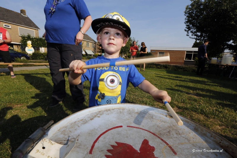 Slagwerkgroep van scouting Zetten geeft jaarlijks een zomerse workshop, Zetten, 12-7-2015 . dgfoto.