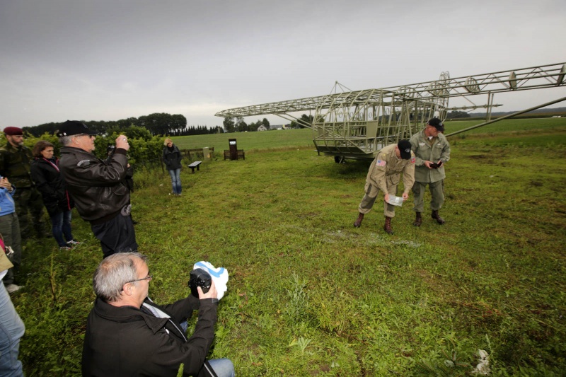 De Amerikaanse kolonel Powel stortte tijdens Market Garden met zijn zweefvliegtuig neer bij Groesbeek. Hij is in april overleden. Zijn laatste wens was dat zijn as wordt uitgestrooid op die plek, 17-9-2015 . dgfoto.