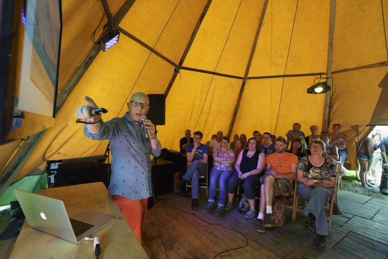 Lezing Daniel Wigboldus tijdens de Zwarte Cross, Lichtevoorde-7-2015 . dgfoto.