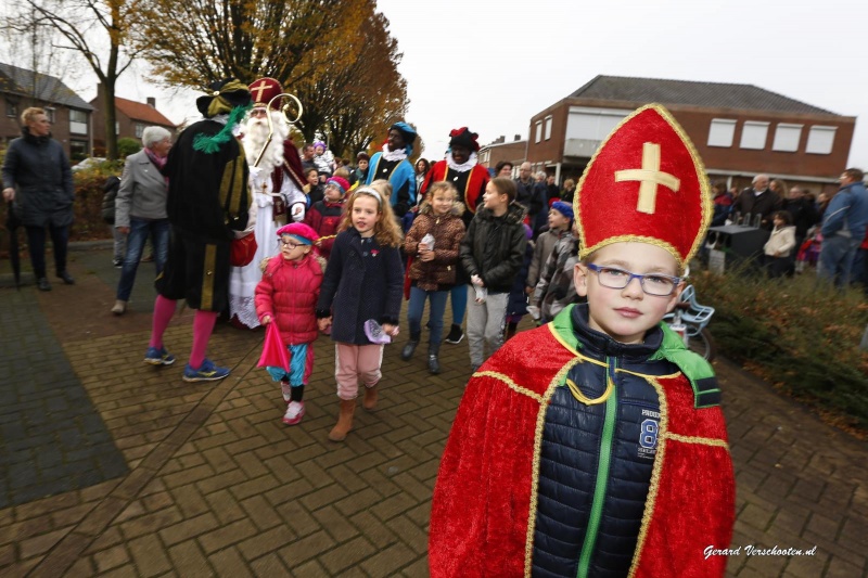 Inkomst sinterklaas in Haalderen, 14-11-2015 .