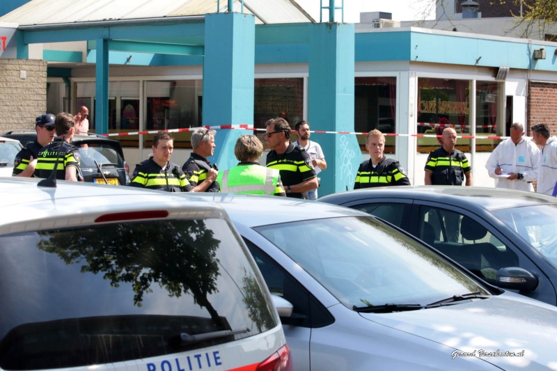 Schietpartij met doden in cafe Malvert en zoektocht met politiehond. Nijmegen, 9-5-2016 .