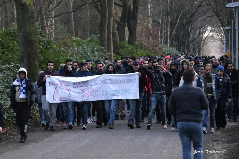 Asielzoekers Heumensoord protesteren. Nijmegen, 10-12-2015 .