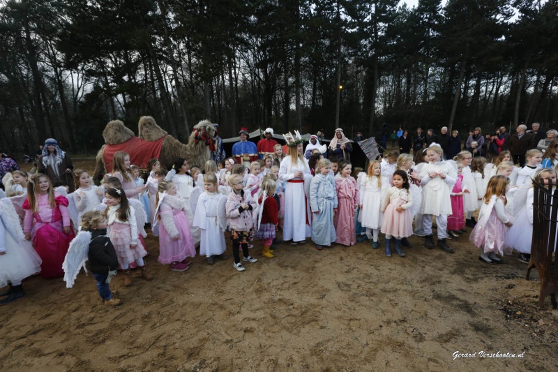 Feest van Licht in Orientalis: honderd engeltjes, Jezus en Josef en maria, knikkerban, kameel, kerststallen. Nijmegen, 13-12-2015 .