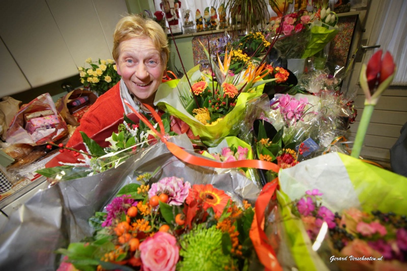 Poelier Loes Swijtink heeft bloemen bij afscheid gekregen. Nijmegen, 30-11-2015 .