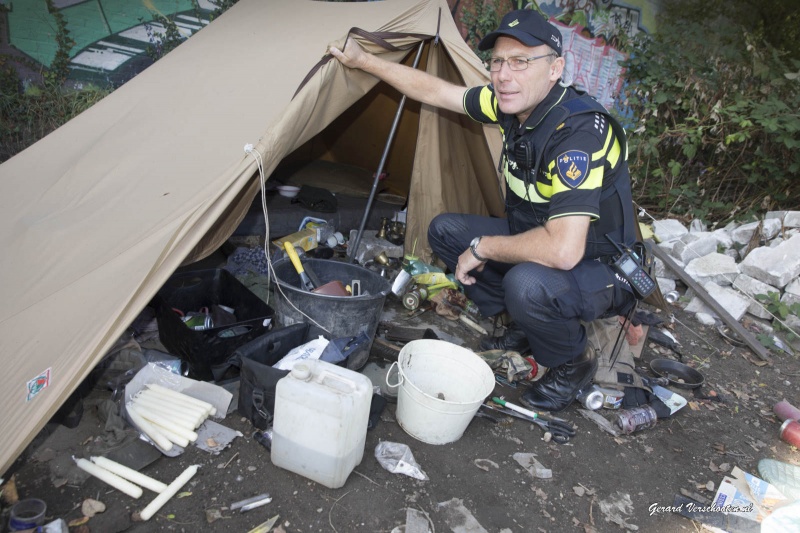 agent Jan Jacobs, die zich alleen maar bezighoudt met de 'zorgmijders': verwarde personen, dak- en thuislozen . Nijmegen, 4-10-2016 .