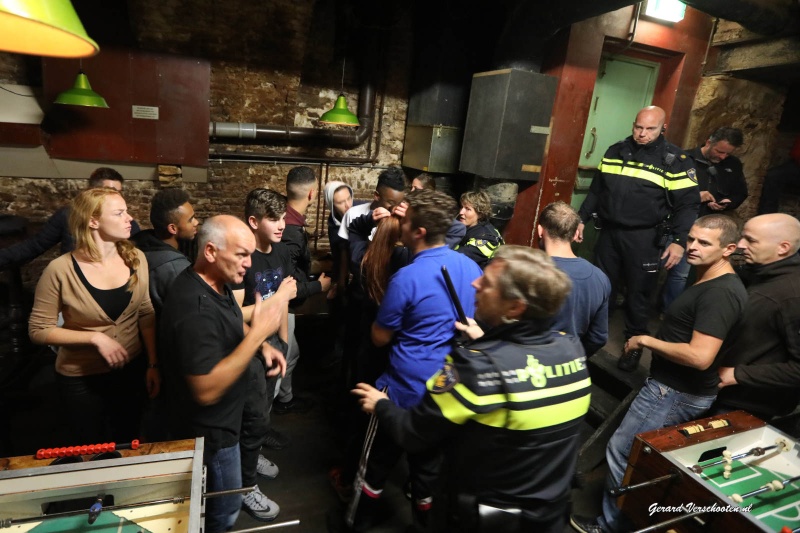 Oefening van politie in o.a leegmaken dancing Extase na agressie in de horeca. Nijmegen, 6-10-2016 .