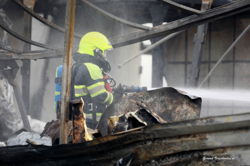 schade na brand autosloperij Hogelandseweg. Nijmegen, 17-11-2016 .