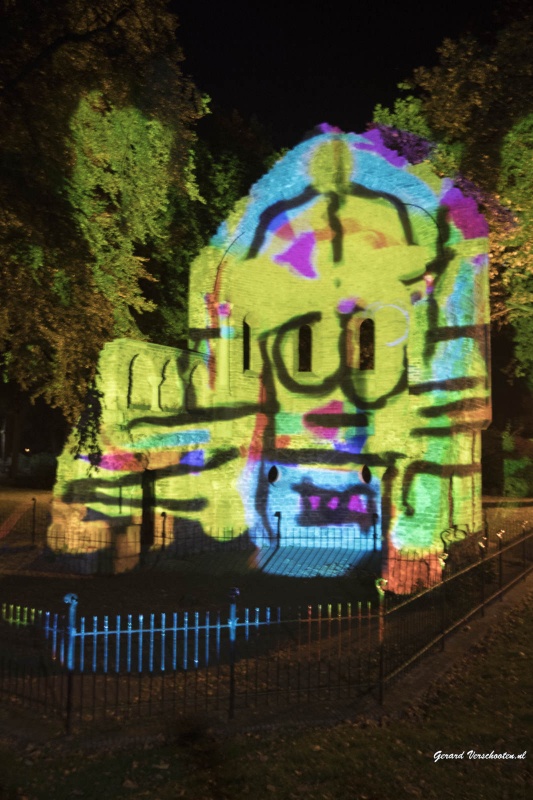 Kunstnacht. Nijmegen, 24-9-2016 . Barbarossa ruine beschilderd